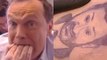 Julien Lepers se fait tatouer le visage de Cyril Hanouna sur les fesses