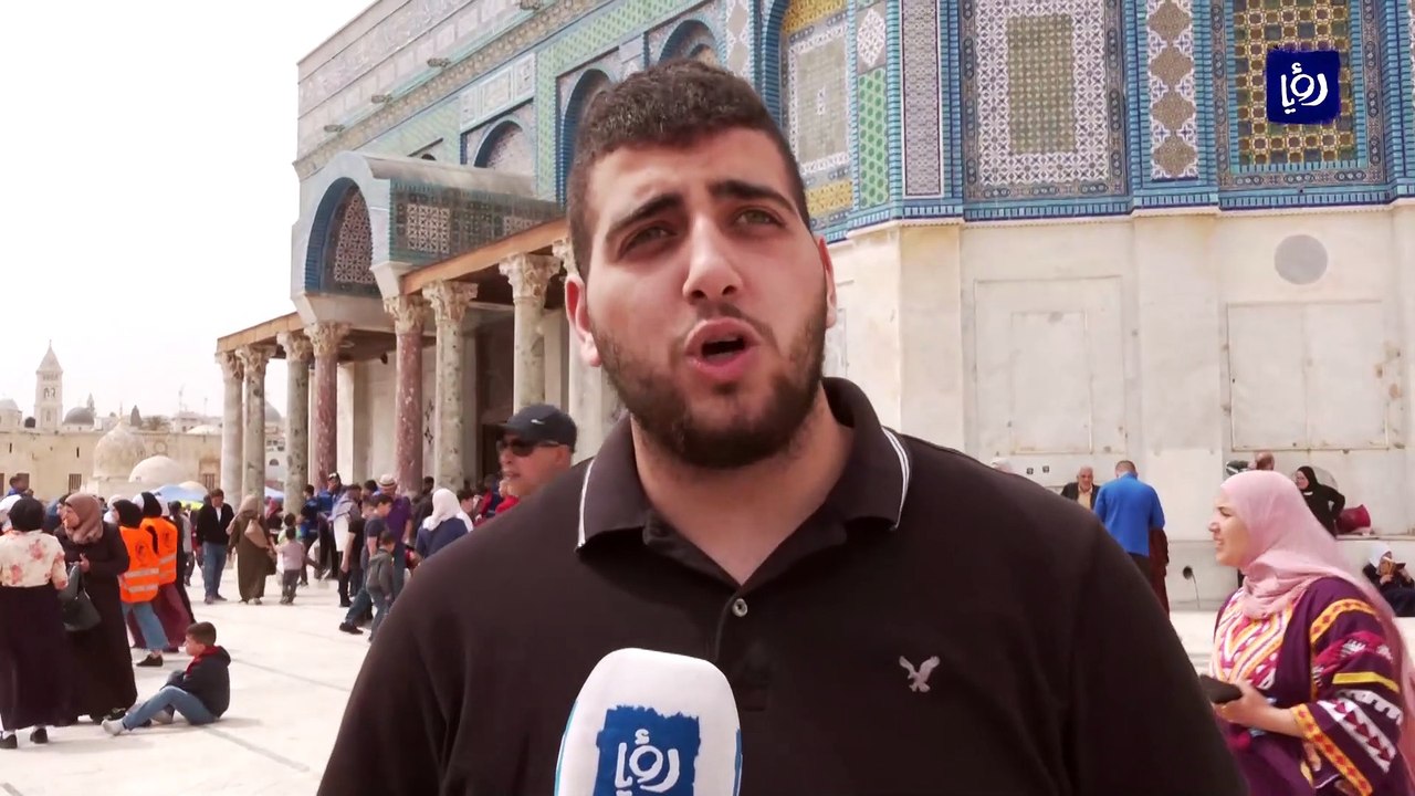 عشرات الآلاف يؤدون صلاة الجمعة في الأقصى رغم عراقيل الاحتلال
