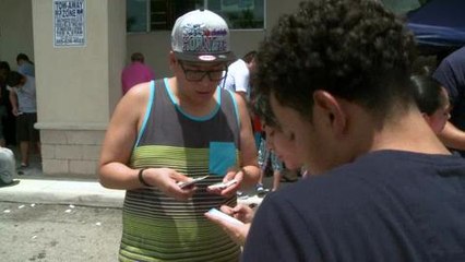 Mondial 2014: en Floride, la course aux autocollants panini