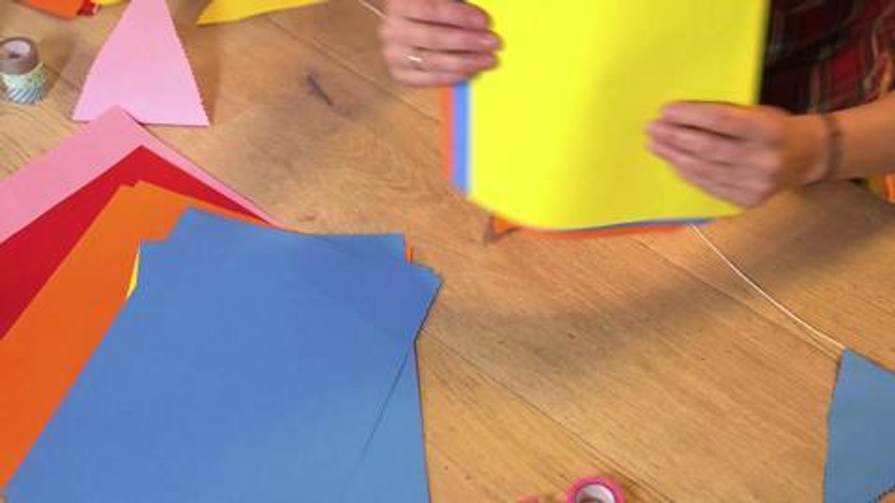 Créer des guirlandes en papier pour une fête d'anniversaire