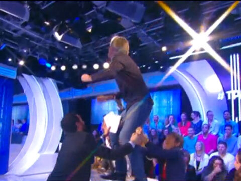 Gilles Verdez pique une crise de panique, Cyril Hanouna a du mal à le maîtriser