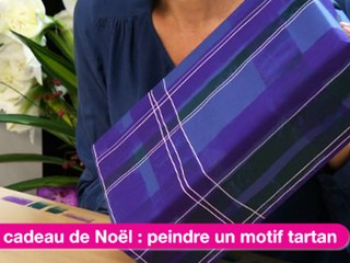 Customiser son papier cadeau avec un motif tartan (vidéo)