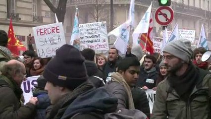 Loi Travail: des lycéens rassemblés place de la Nation