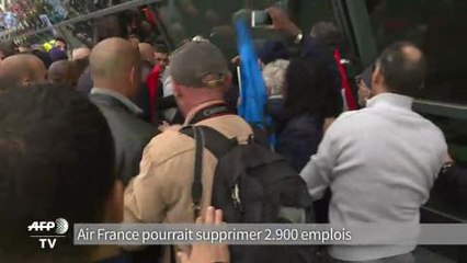 Restructuration chez Air France: deux dirigeants pris à partie