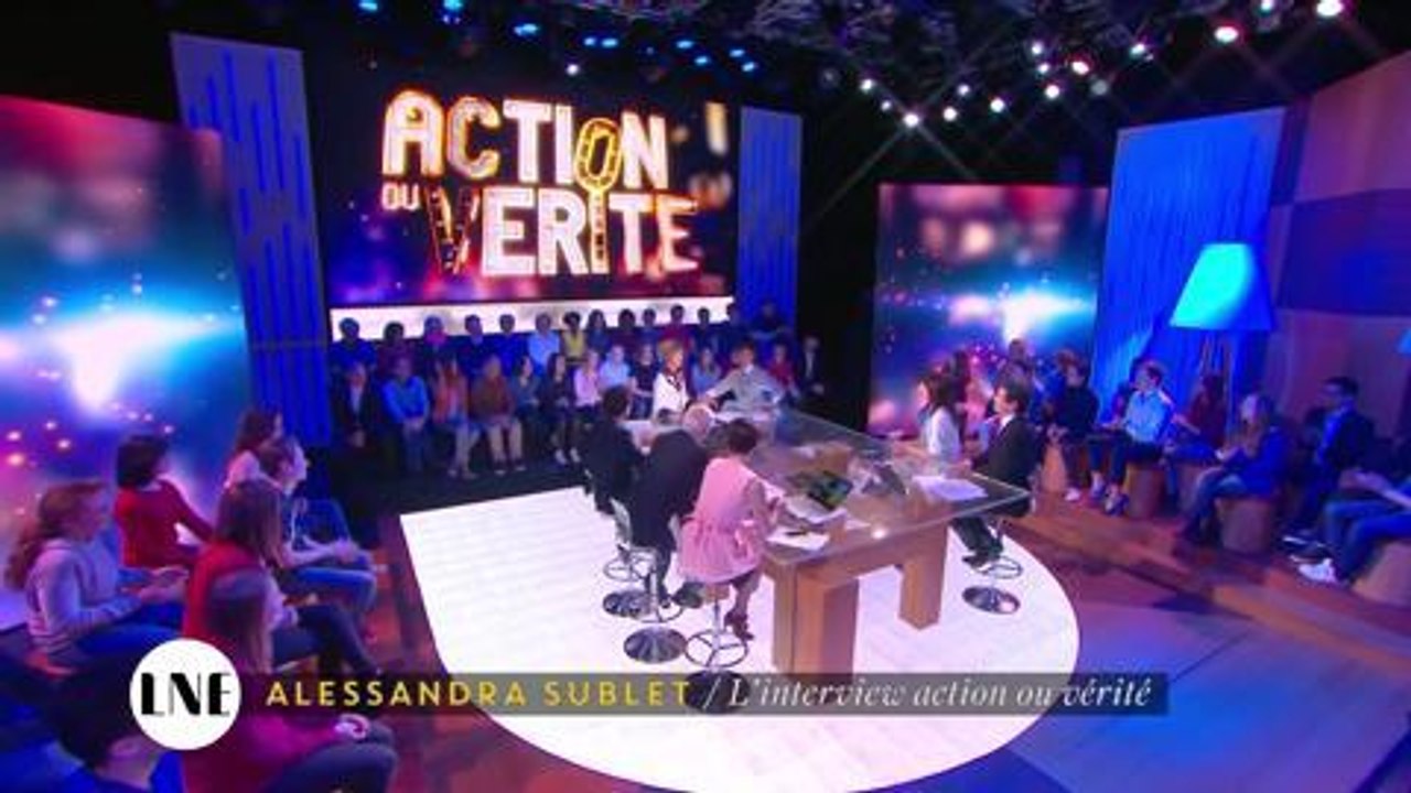 Alessandra Sublet simule un orgasme à la télévision