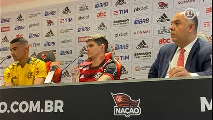 Apresentados no Flamengo, Ayrton e Santos falam sobre protesto no Ninho do Urubu
