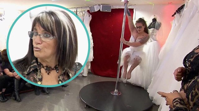 VOICI La robe de ma vie : une mariée ébranle les téléspectateurs en se jetant sur une barre de pole dance