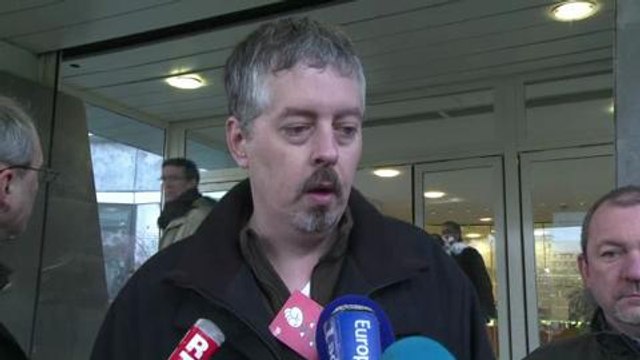 Routiers: le patronat absent des négociations, l'intersyndicale en appelle à Valls