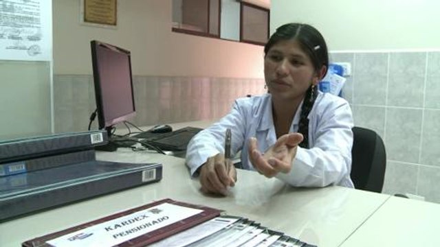 Nancy, une des premières indigènes boliviennes future médecin