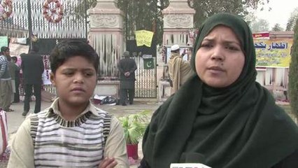 Le Peshawar prie pour les victimes de l'attaque des talibans