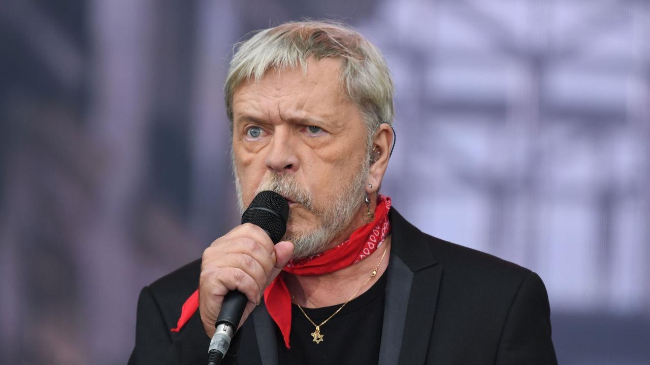 VOICI Renaud en grande forme : son clin d’oeil trop mignon à son ex Romane Serda