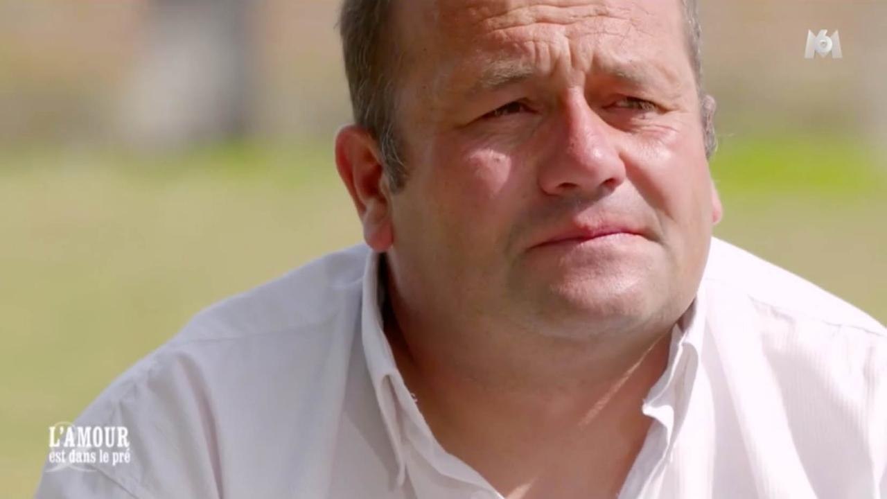 VOICI - L'amour est dans le pré   un agriculteur évoque la mort de sa petite-amie enceinte de 8 mois