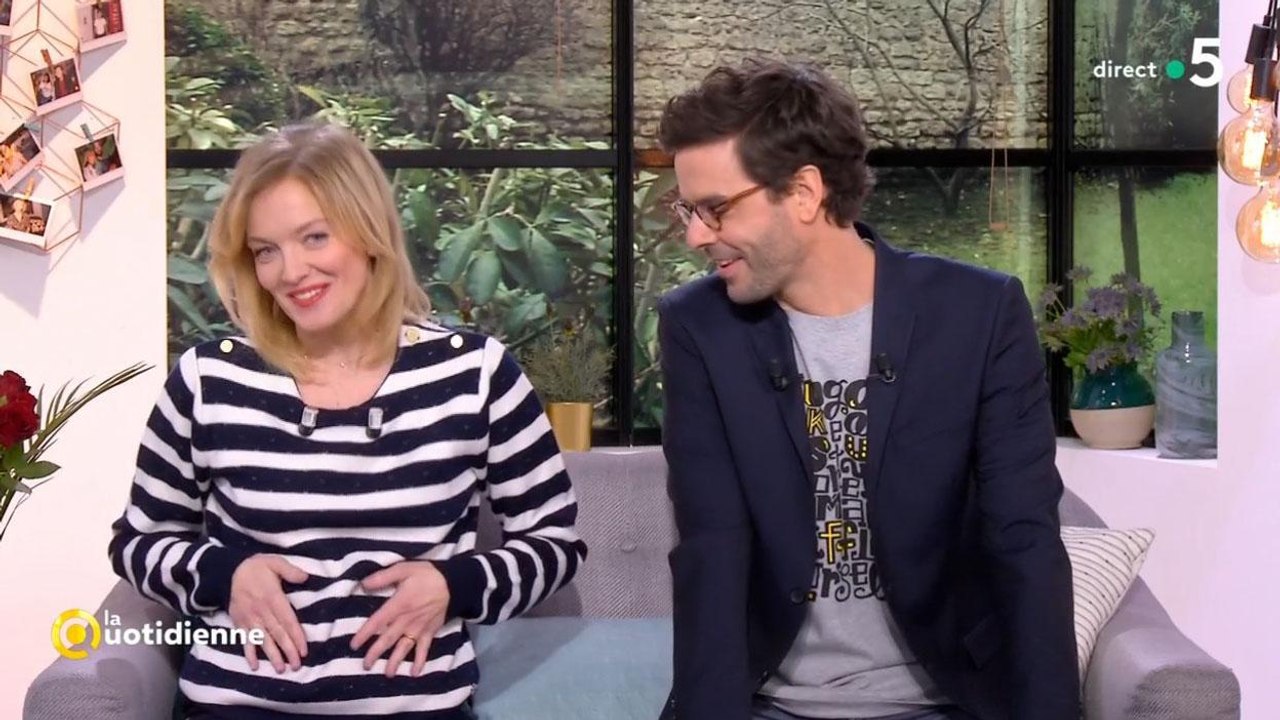 VOICI Maya Lauqué annonce sa grossesse en direct