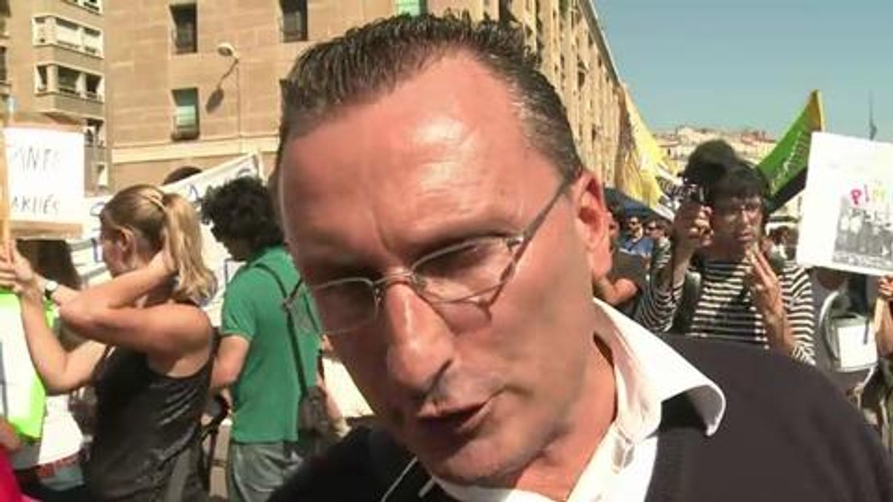 Rythmes scolaires: des parents en colère manifestent à Marseille