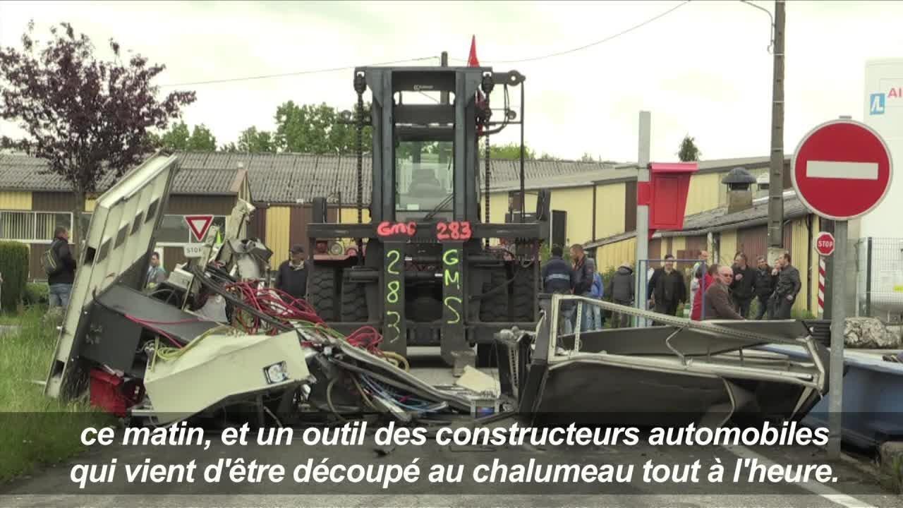 GM&S menacé de liquidation, des salariés détruisent du matériel