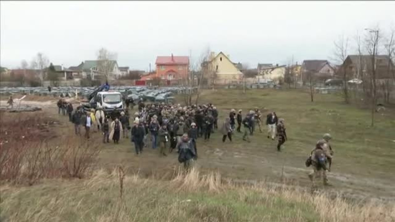 Ursula von der Leyen y Josep Borell visitan Bucha tras la retirada del ejército ruso