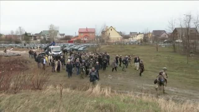 Ursula von der Leyen y Josep Borell visitan Bucha tras la retirada del ejército ruso