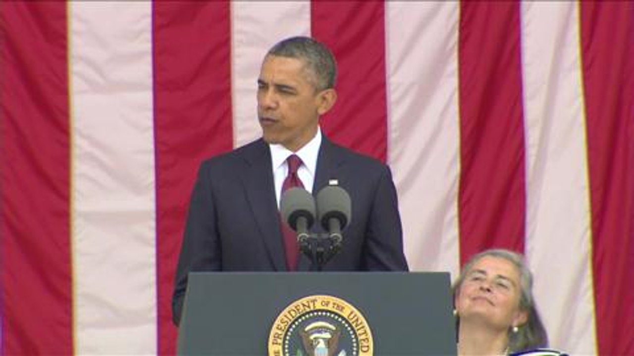 Obama rend hommage aux soldats morts pour la pa...