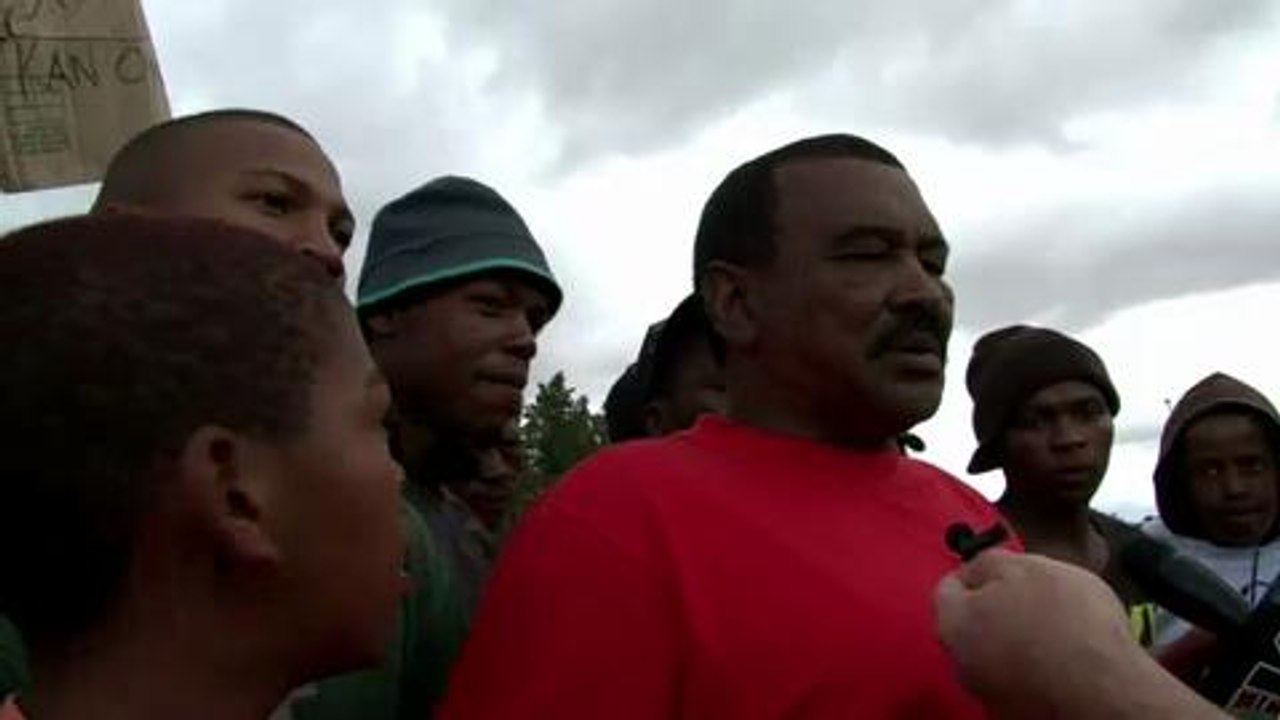 Afrique du Sud: des ouvriers agricoles affrontent la police