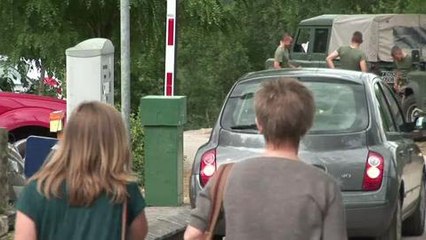 Le village médiéval de Saint-Cirq-Lapopie face aux touristes