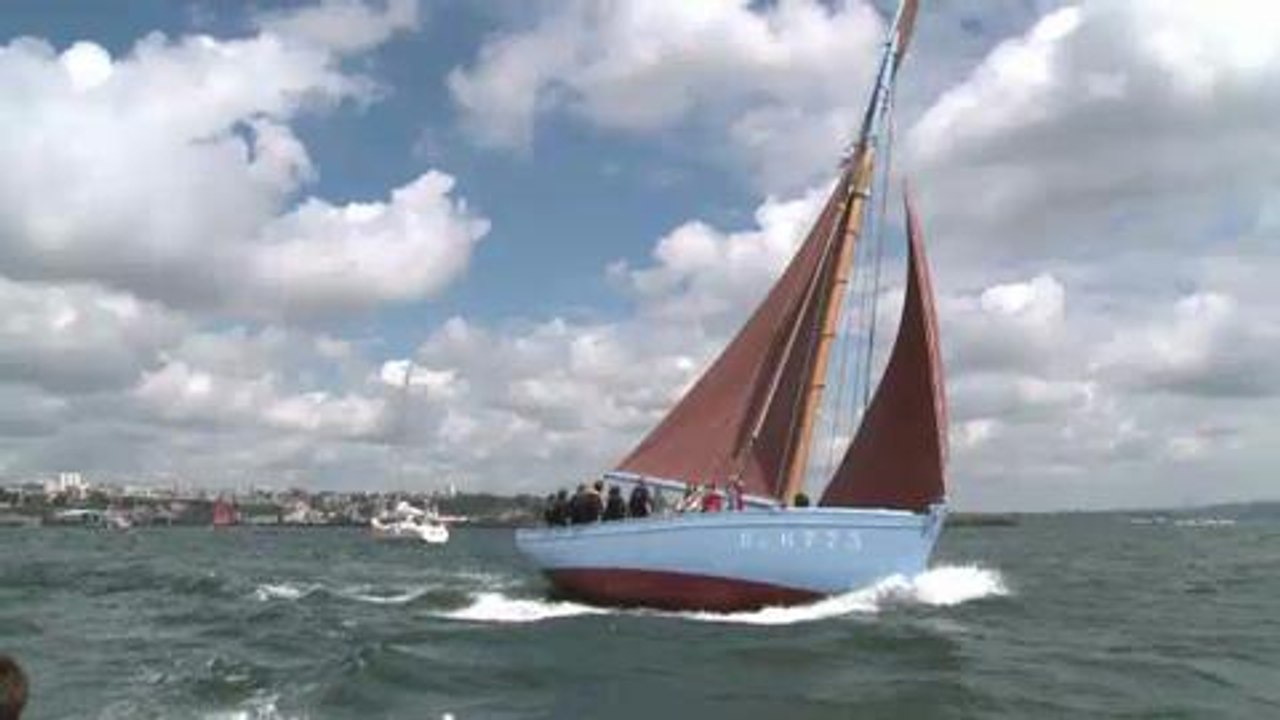 François Hollande et sa compagne aux fêtes maritimes de Brest