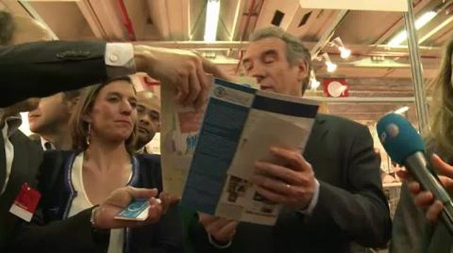 bain de jouvence pour François Bayrou au salon de l'Etudiant