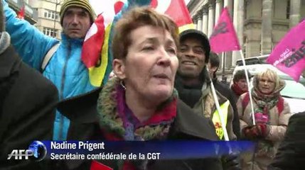 Sommet social: des milliers de personnes manifestent à Paris