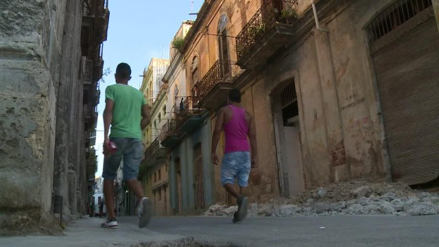 A Cuba, les bas salaires poussent les diplômés hors des bureaux