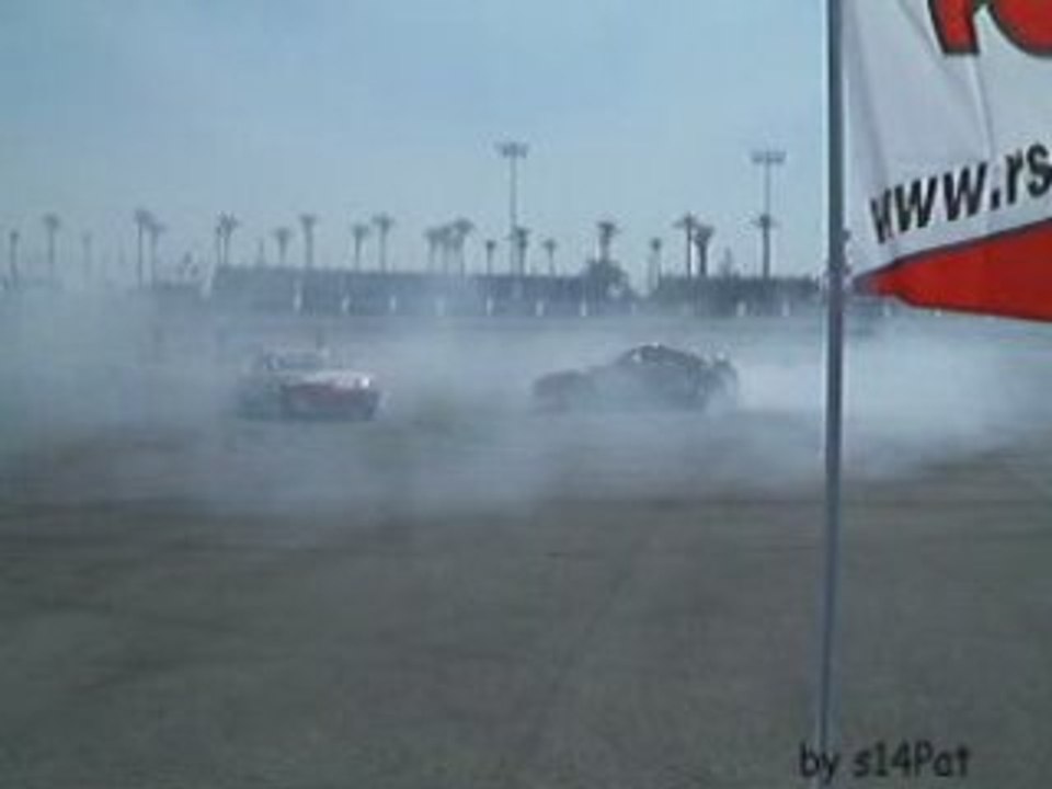 350z and Supra drifting