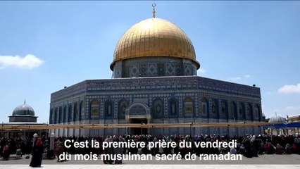 Jérusalem: des milliers de Palestiniens prient à Al Aqsa