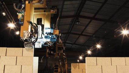 Découvrez Hadiran X, le robot maçon qui construit votre maison en quelques heures