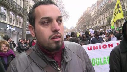 Paris: des centaines de personnes défilent pour les migrants