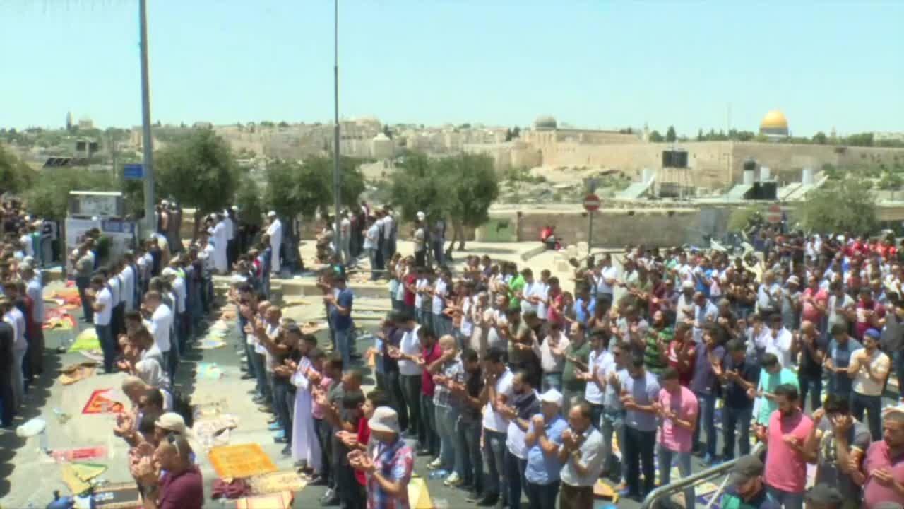 Jérusalem: prière sous haute tension après des restrictions