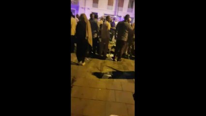 Londres : images amateur devant la mosquée après l'attaque
