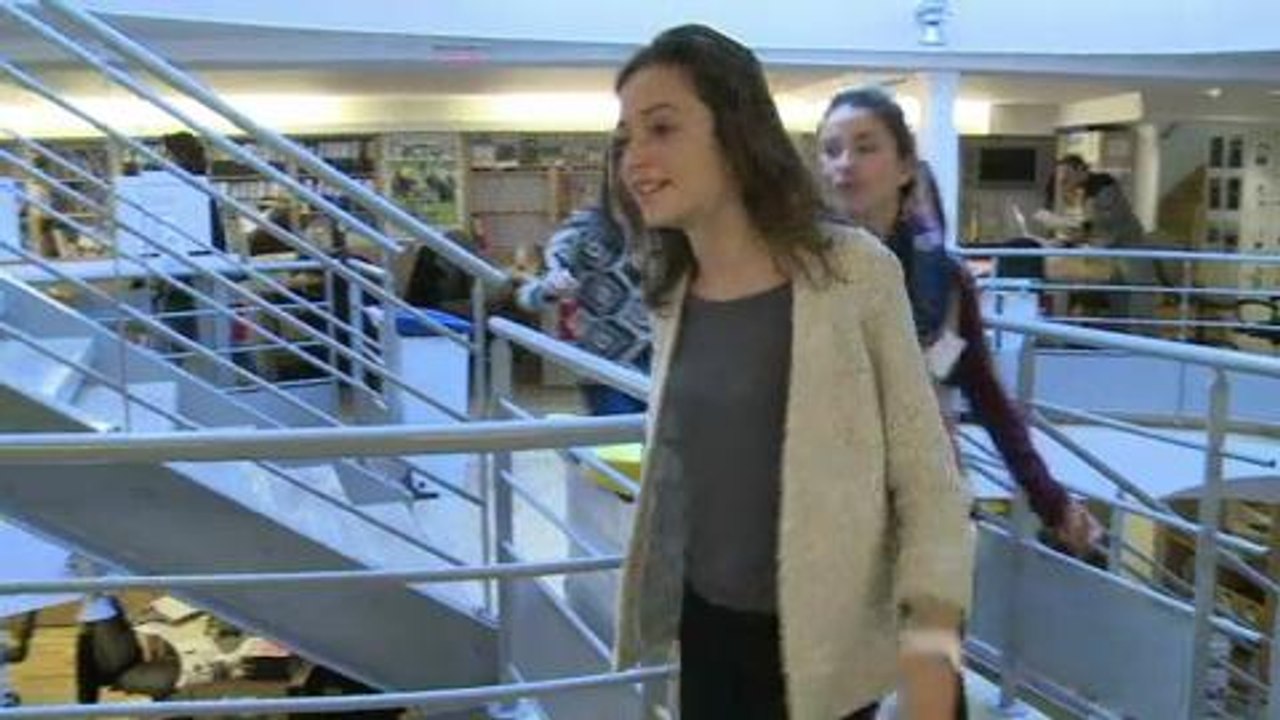 Un mois après Charlie: l'innocence perdue de quatre collégiennes