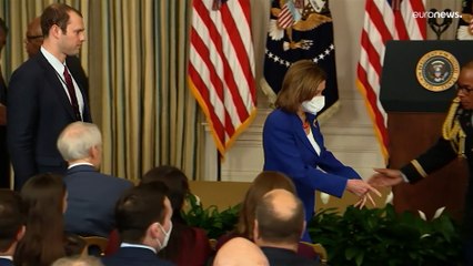Sprecherin des US-Repräsentatenhauses Nancy Pelosi an Covid-19 erkrankt