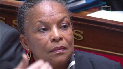 Valls fustige "les attaques, la démagogie" de l'opposition