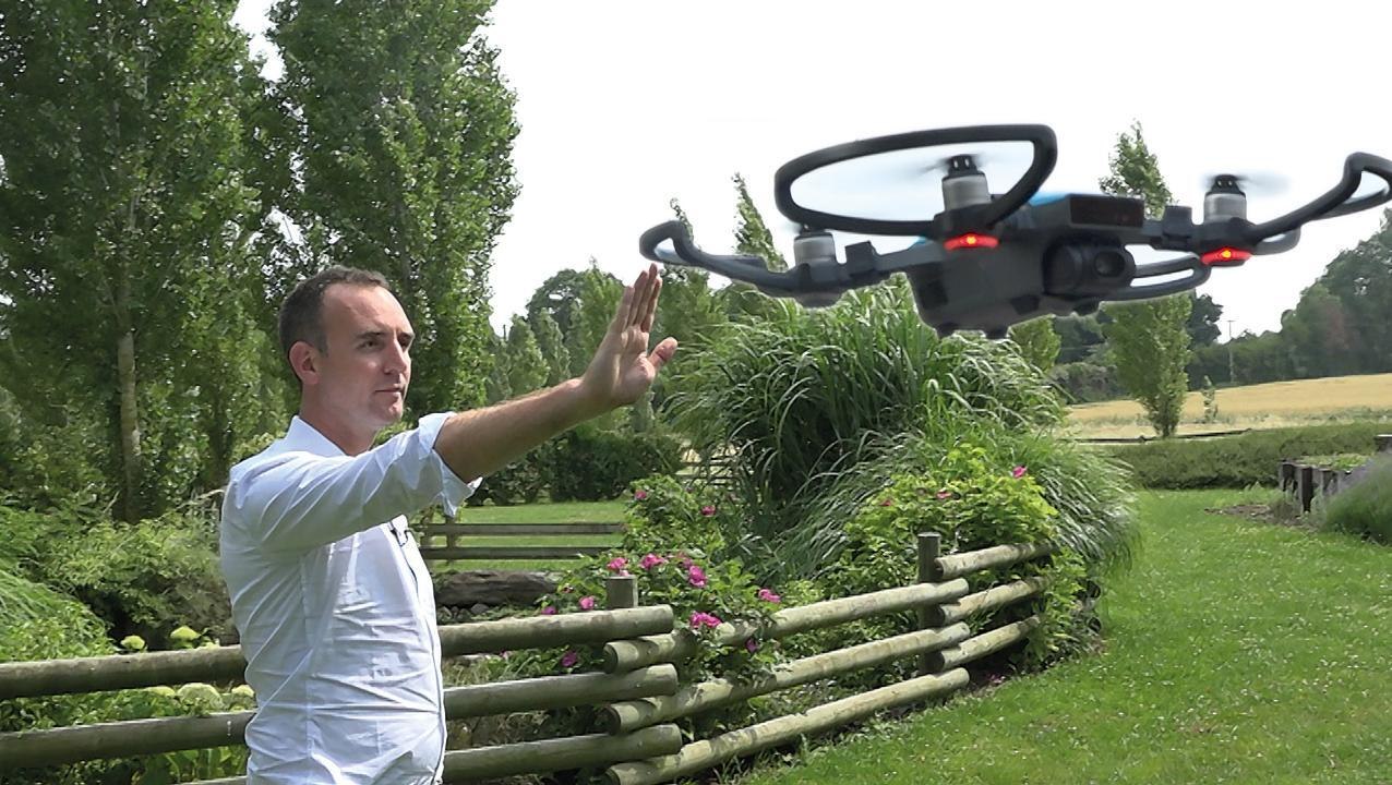 DJI Spark : le drone qui se commande du bout des doigts