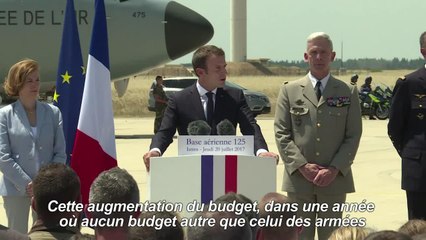 Sur la base d'Istres, Macron tente de reconquérir les militaires