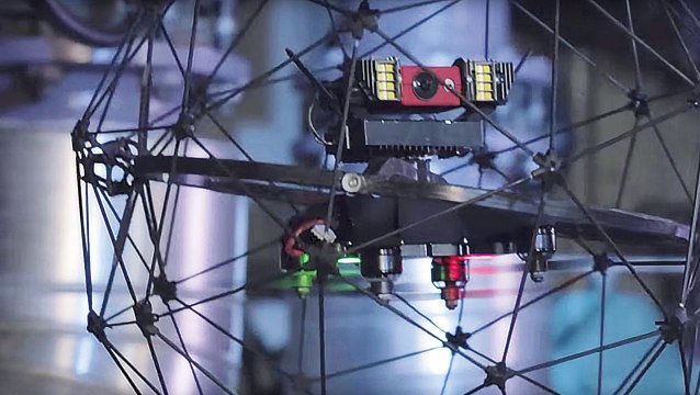 Flyability Elios : le premier drone qui se faufile partout