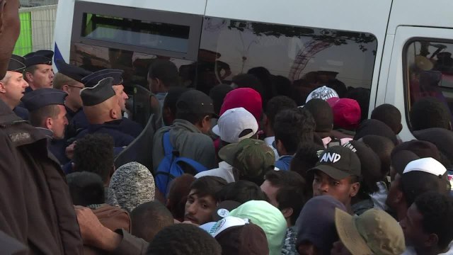 Plus de 2000 migrants évacués de leur campement à Paris