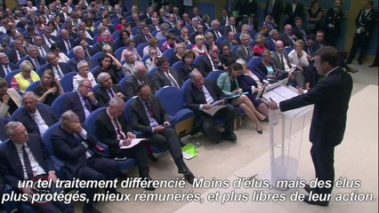 Collectivités : Macron veut moins d'élus locaux