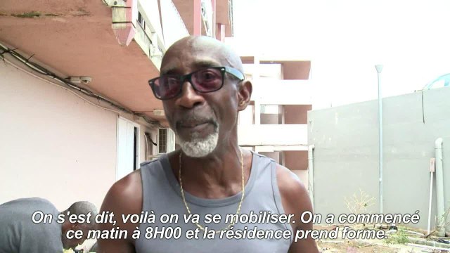 Irma/Saint-Martin: les habitants déblayent les débris
