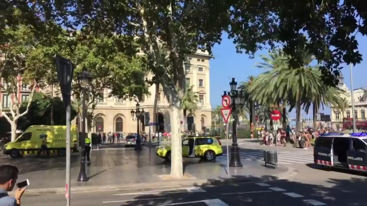 Une camionnette percute la foule à Barcelone, plusieurs blessés