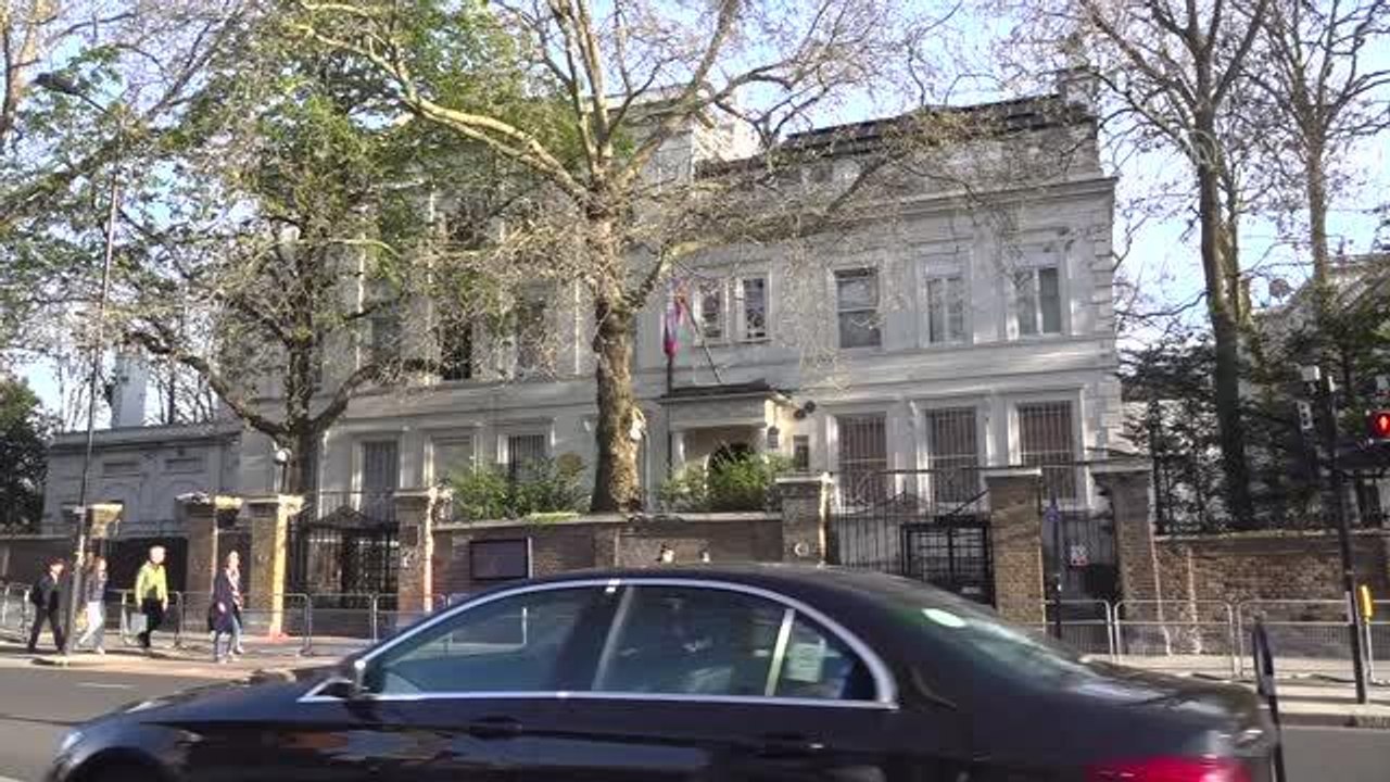 Rus askerlerinin Ukraynalıların evlerini "soyması" Londra'da protesto edildi