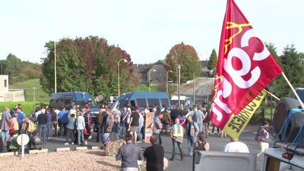 Macron en visite en Corrèze, les salariés de GM&S bousculés