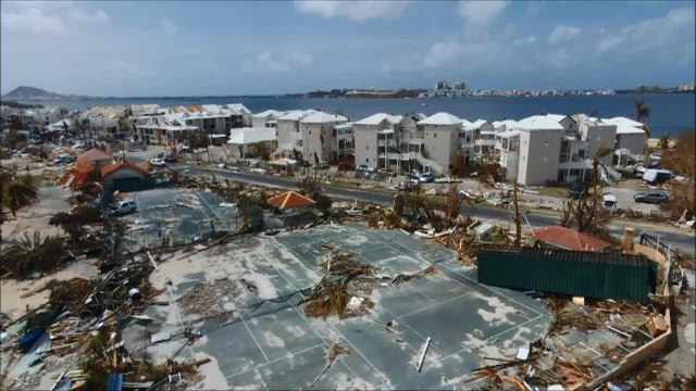 Irma: survol en drone de Saint-Martin dévastée