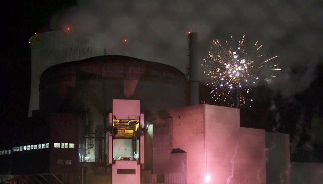 Greenpeace lance un feu d’artifice à l’intérieur d’une centrale nucléaire