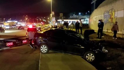 Çekmeköy'de yüksekten yan yola düşen araçtaki iki kişi yaralandı