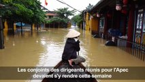 La veille ville d'Hoi An sous les eaux après le typhon Damrey
